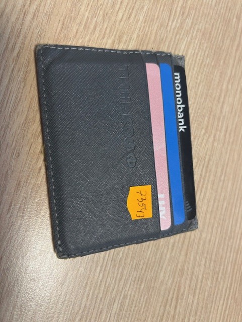 Leitud ese: Rahakotid, dokumendid — ID: 73543