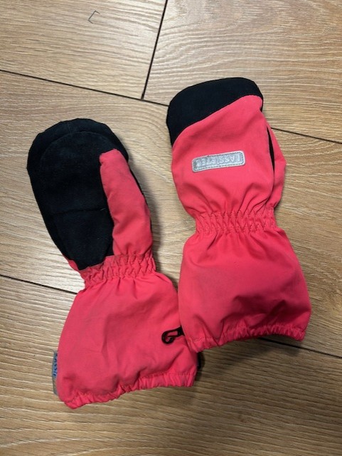 Leitud ese: Riided — ID: 74164